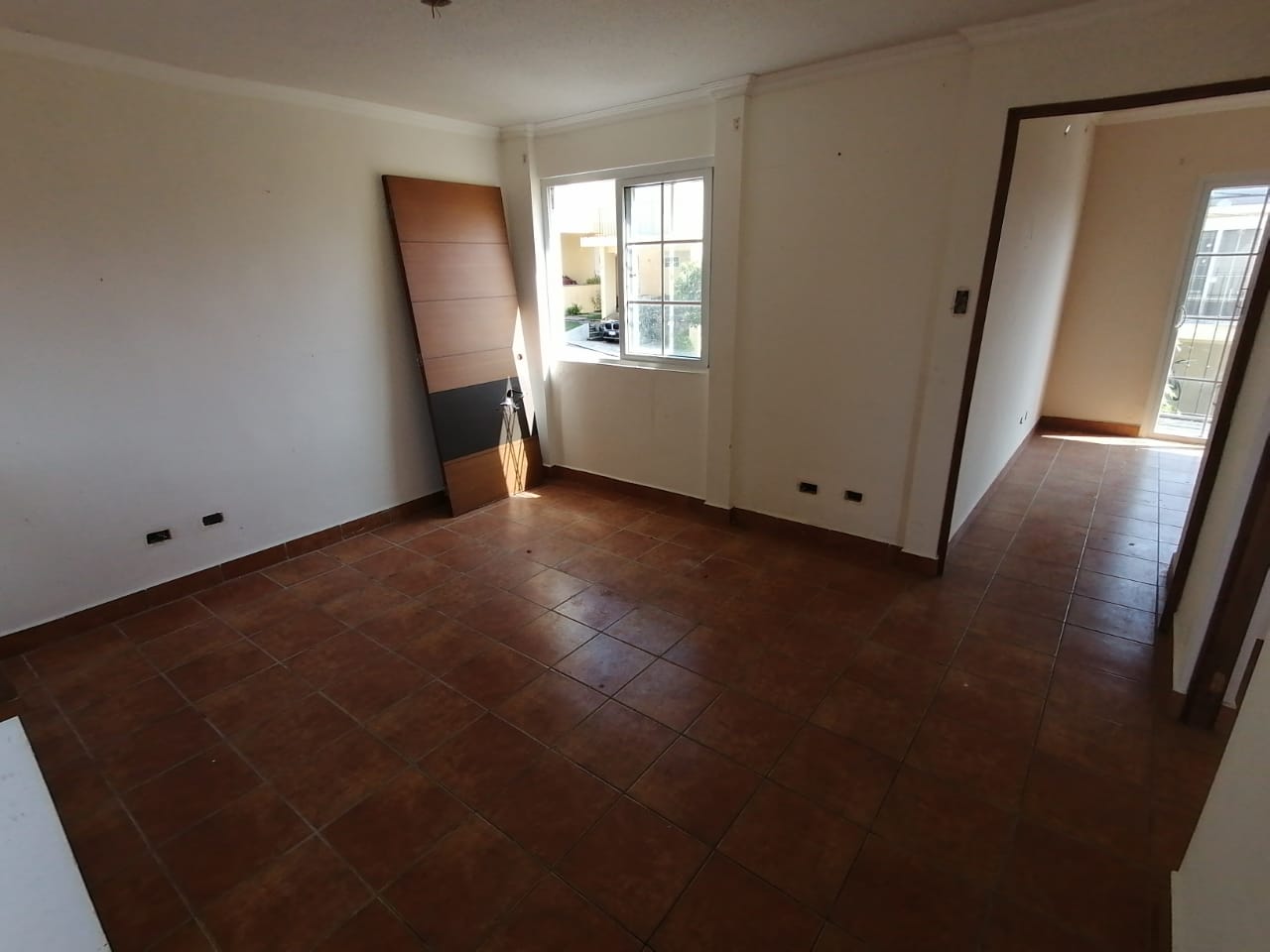 Venta de Casa o Casas, Terrenos, Propiedades, Apartamentos, Inmuebles en Guatemala, zona 11, zona 7, zona 2, zona 18, zona 16, Mixco, Carretera Al Salvador, Fraijanes, Santa Catarina Pinula, Antigua Guatemala, Villa Nueva, Villa Canales, San Miguel Petapa - Venta o Alquiler de Casas En Guatemala