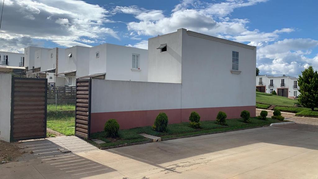 Venta de Casa o Casas, Terrenos, Propiedades, Apartamentos, Inmuebles en Guatemala, zona 11, zona 7, zona 2, zona 18, zona 16, Mixco, Carretera Al Salvador, Fraijanes, Santa Catarina Pinula, Antigua Guatemala, Villa Nueva, Villa Canales, San Miguel Petapa - Venta o Alquiler de Casas En Guatemala