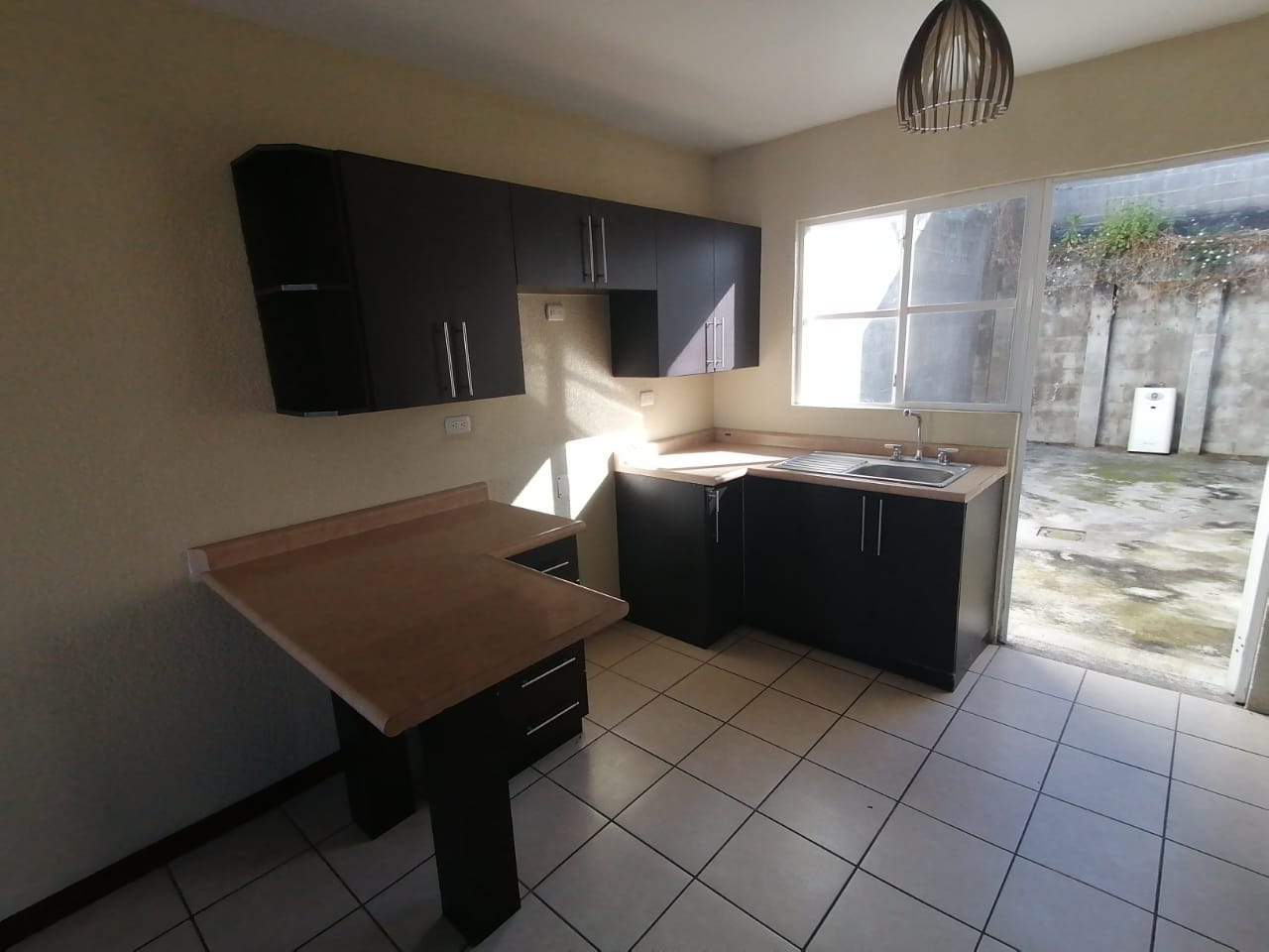 Venta de Casa o Casas, Terrenos, Propiedades, Apartamentos, Inmuebles en Guatemala, zona 11, zona 7, zona 2, zona 18, zona 16, Mixco, Carretera Al Salvador, Fraijanes, Santa Catarina Pinula, Antigua Guatemala, Villa Nueva, Villa Canales, San Miguel Petapa - Venta o Alquiler de Casas En Guatemala