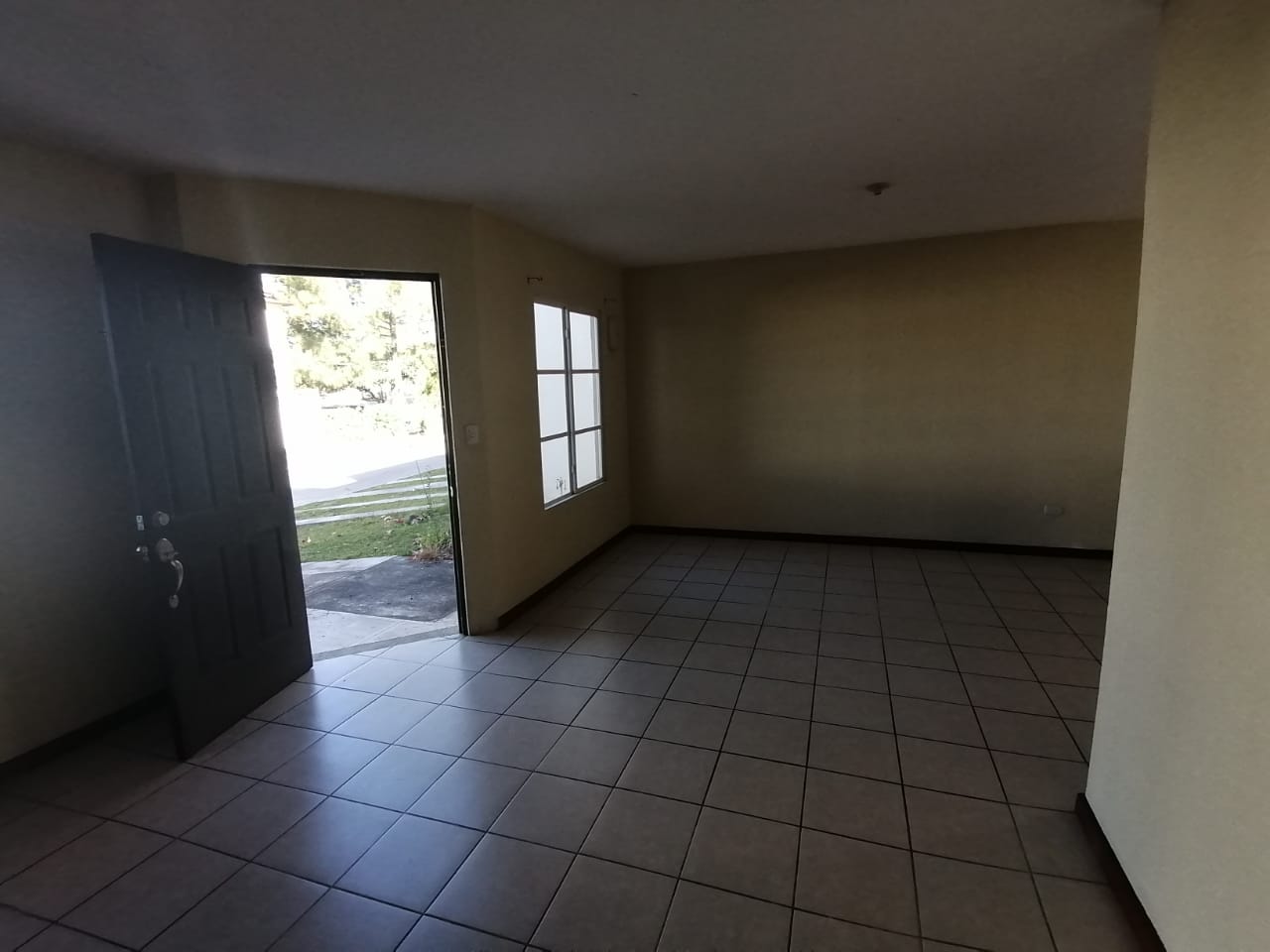 Venta de Casa o Casas, Terrenos, Propiedades, Apartamentos, Inmuebles en Guatemala, zona 11, zona 7, zona 2, zona 18, zona 16, Mixco, Carretera Al Salvador, Fraijanes, Santa Catarina Pinula, Antigua Guatemala, Villa Nueva, Villa Canales, San Miguel Petapa - Venta o Alquiler de Casas En Guatemala