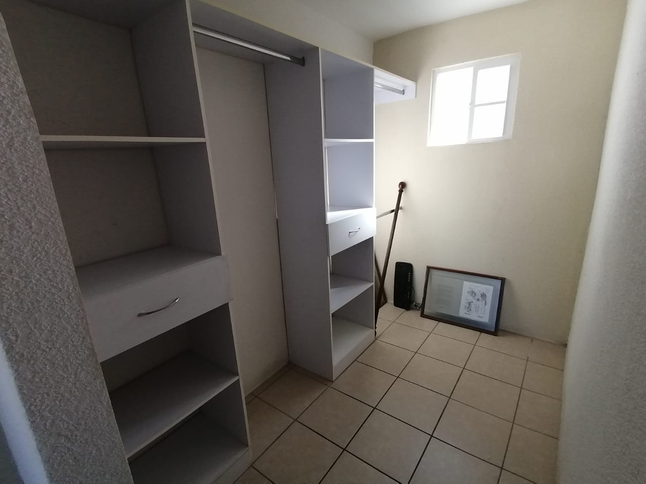 Venta de Casa o Casas, Terrenos, Propiedades, Apartamentos, Inmuebles en Guatemala, zona 11, zona 7, zona 2, zona 18, zona 16, Mixco, Carretera Al Salvador, Fraijanes, Santa Catarina Pinula, Antigua Guatemala, Villa Nueva, Villa Canales, San Miguel Petapa - Venta o Alquiler de Casas En Guatemala