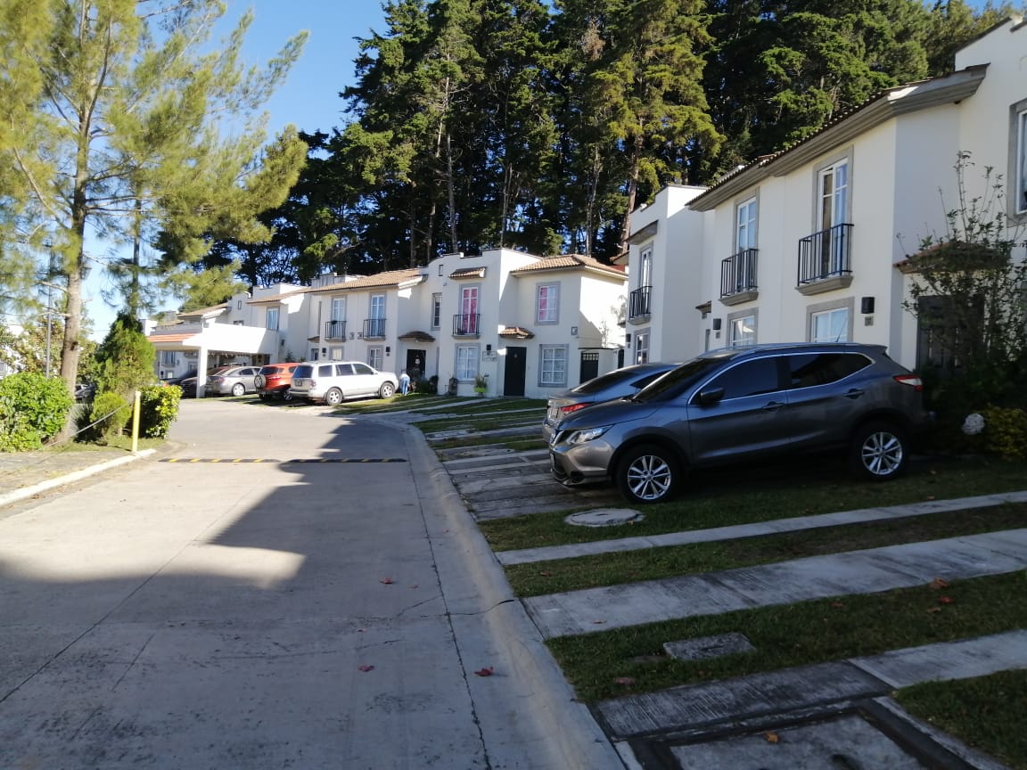 Venta de Casa o Casas, Terrenos, Propiedades, Apartamentos, Inmuebles en Guatemala, zona 11, zona 7, zona 2, zona 18, zona 16, Mixco, Carretera Al Salvador, Fraijanes, Santa Catarina Pinula, Antigua Guatemala, Villa Nueva, Villa Canales, San Miguel Petapa - Venta o Alquiler de Casas En Guatemala