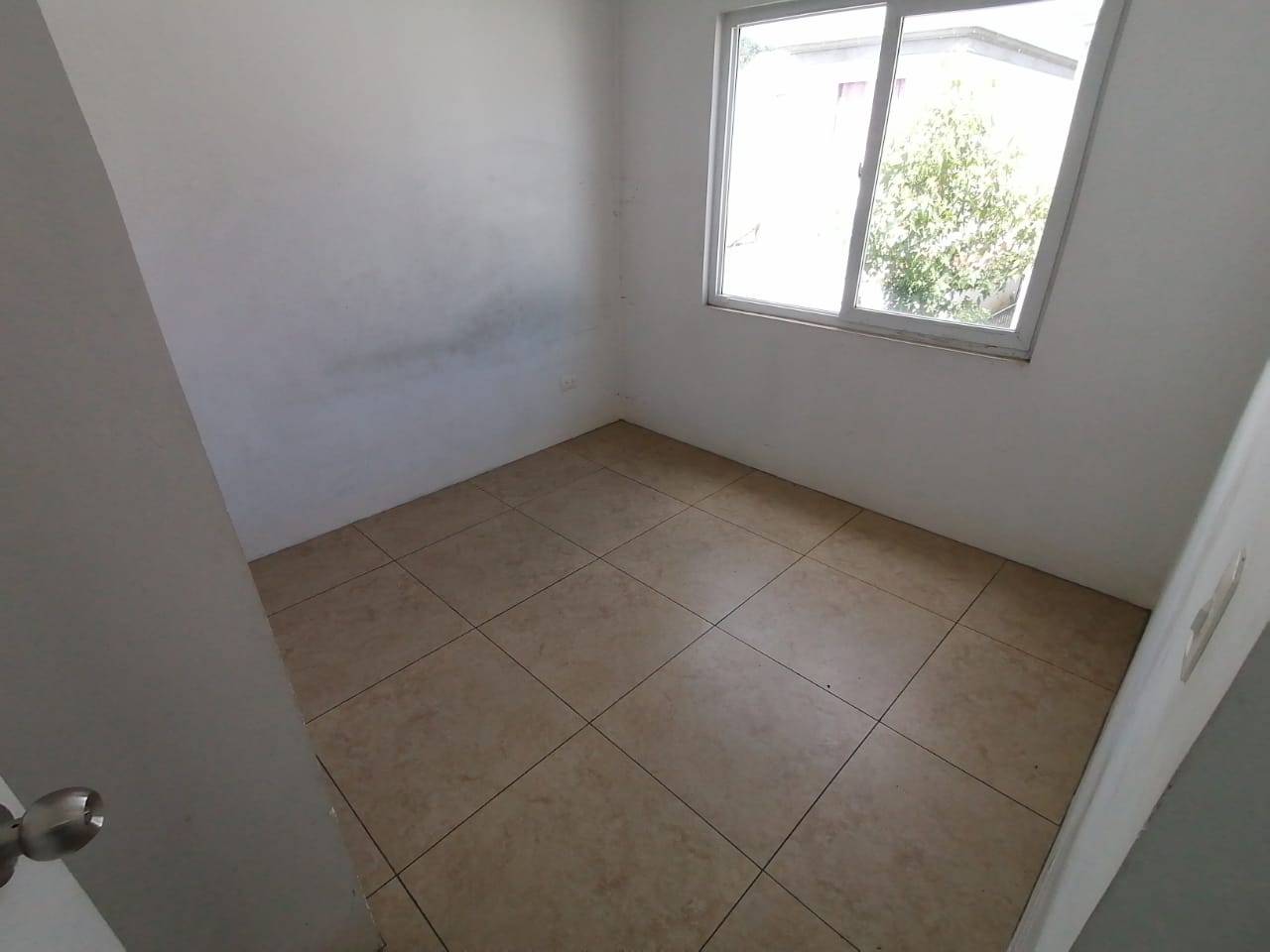 Venta de Casa o Casas, Terrenos, Propiedades, Apartamentos, Inmuebles en Guatemala, zona 11, zona 7, zona 2, zona 18, zona 16, Mixco, Carretera Al Salvador, Fraijanes, Santa Catarina Pinula, Antigua Guatemala, Villa Nueva, Villa Canales, San Miguel Petapa - Venta o Alquiler de Casas En Guatemala