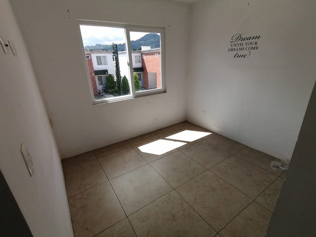 Venta de Casa o Casas, Terrenos, Propiedades, Apartamentos, Inmuebles en Guatemala, zona 11, zona 7, zona 2, zona 18, zona 16, Mixco, Carretera Al Salvador, Fraijanes, Santa Catarina Pinula, Antigua Guatemala, Villa Nueva, Villa Canales, San Miguel Petapa - Venta o Alquiler de Casas En Guatemala