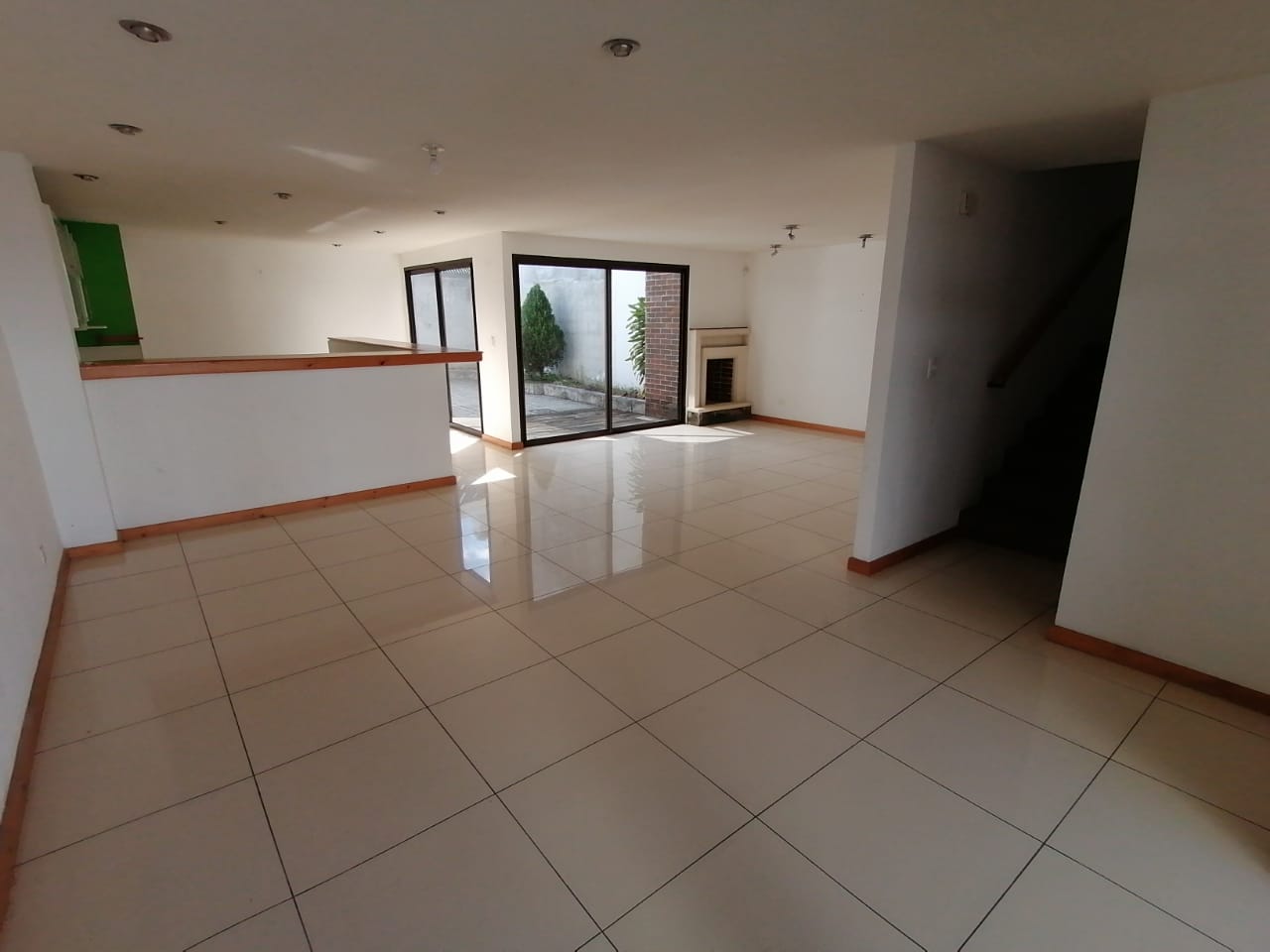 Venta de Casa o Casas, Terrenos, Propiedades, Apartamentos, Inmuebles en Guatemala, zona 11, zona 7, zona 2, zona 18, zona 16, Mixco, Carretera Al Salvador, Fraijanes, Santa Catarina Pinula, Antigua Guatemala, Villa Nueva, Villa Canales, San Miguel Petapa - Venta o Alquiler de Casas En Guatemala