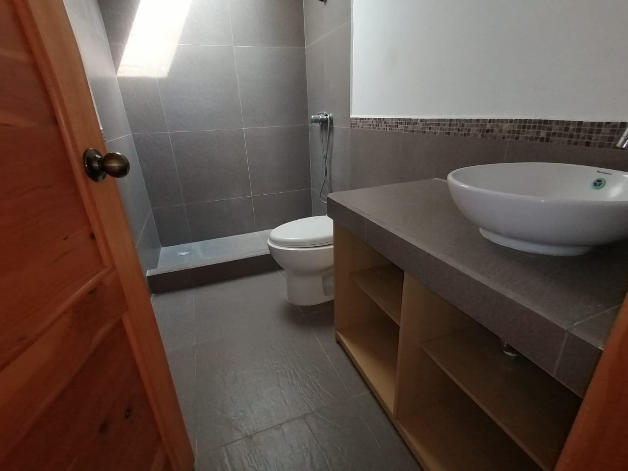 Venta de Casa o Casas, Terrenos, Propiedades, Apartamentos, Inmuebles en Guatemala, zona 11, zona 7, zona 2, zona 18, zona 16, Mixco, Carretera Al Salvador, Fraijanes, Santa Catarina Pinula, Antigua Guatemala, Villa Nueva, Villa Canales, San Miguel Petapa - Venta o Alquiler de Casas En Guatemala