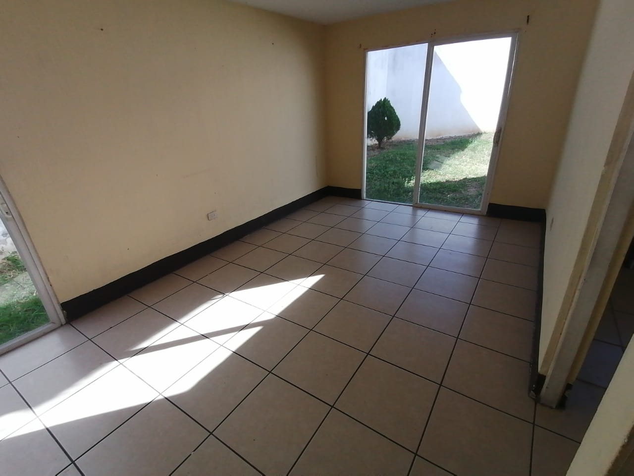 Venta de Casa o Casas, Terrenos, Propiedades, Apartamentos, Inmuebles en Guatemala, zona 11, zona 7, zona 2, zona 18, zona 16, Mixco, Carretera Al Salvador, Fraijanes, Santa Catarina Pinula, Antigua Guatemala, Villa Nueva, Villa Canales, San Miguel Petapa - Venta o Alquiler de Casas En Guatemala