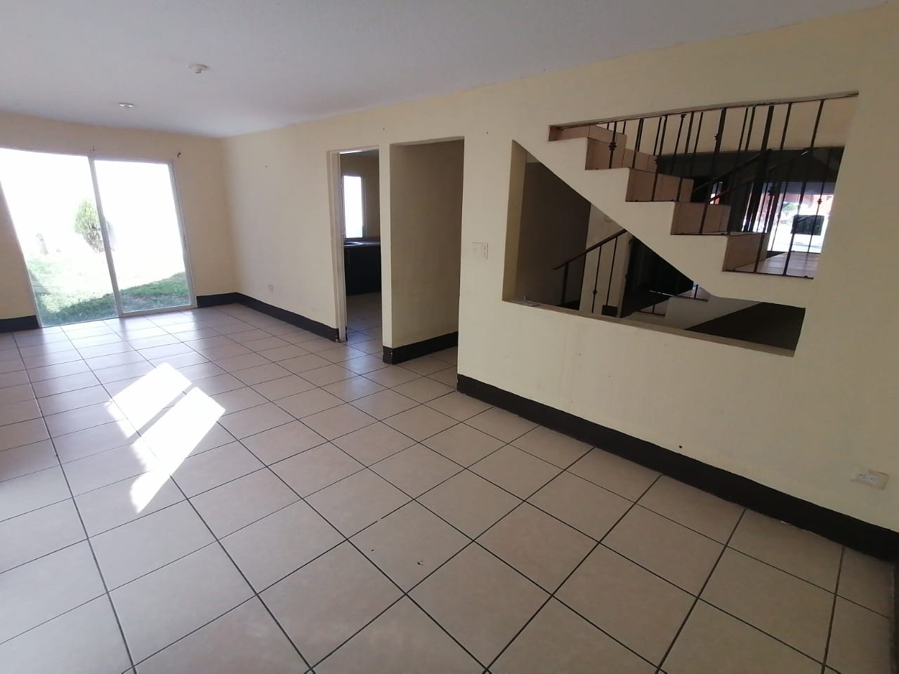 Venta de Casa o Casas, Terrenos, Propiedades, Apartamentos, Inmuebles en Guatemala, zona 11, zona 7, zona 2, zona 18, zona 16, Mixco, Carretera Al Salvador, Fraijanes, Santa Catarina Pinula, Antigua Guatemala, Villa Nueva, Villa Canales, San Miguel Petapa - Venta o Alquiler de Casas En Guatemala