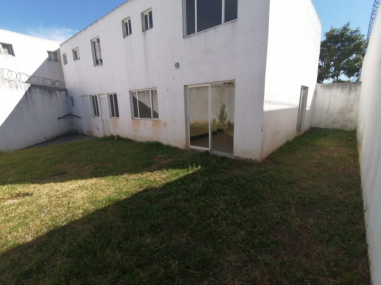 Venta de Casa o Casas, Terrenos, Propiedades, Apartamentos, Inmuebles en Guatemala, zona 11, zona 7, zona 2, zona 18, zona 16, Mixco, Carretera Al Salvador, Fraijanes, Santa Catarina Pinula, Antigua Guatemala, Villa Nueva, Villa Canales, San Miguel Petapa - Venta o Alquiler de Casas En Guatemala