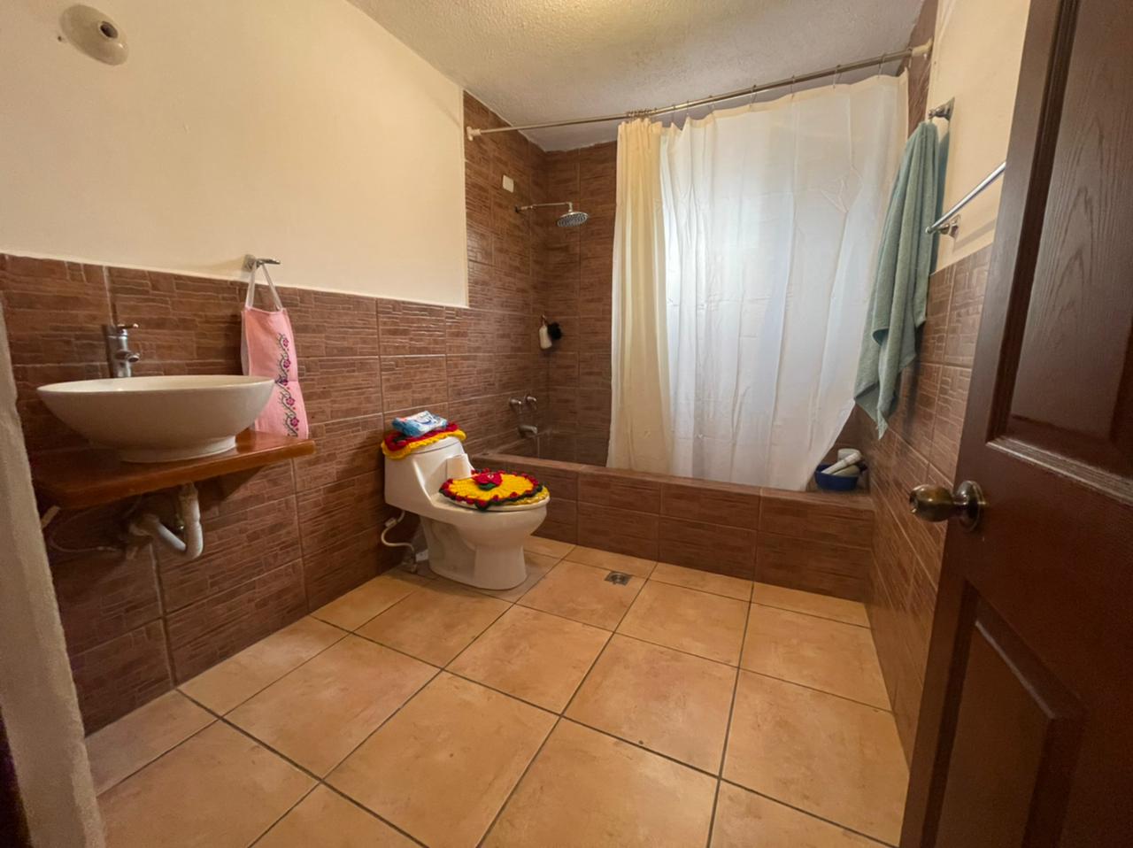 Venta de Casa o Casas, Terrenos, Propiedades, Apartamentos, Inmuebles en Guatemala, zona 11, zona 7, zona 2, zona 18, zona 16, Mixco, Carretera Al Salvador, Fraijanes, Santa Catarina Pinula, Antigua Guatemala, Villa Nueva, Villa Canales, San Miguel Petapa - Venta o Alquiler de Casas En Guatemala