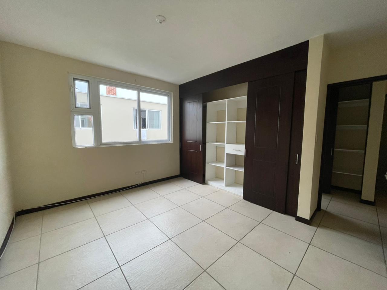 Venta de Casa o Casas, Terrenos, Propiedades, Apartamentos, Inmuebles en Guatemala, zona 11, zona 7, zona 2, zona 18, zona 16, Mixco, Carretera Al Salvador, Fraijanes, Santa Catarina Pinula, Antigua Guatemala, Villa Nueva, Villa Canales, San Miguel Petapa - Venta o Alquiler de Casas En Guatemala