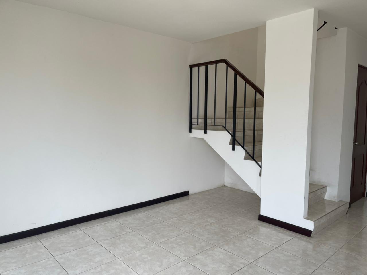 Venta de Casa o Casas, Terrenos, Propiedades, Apartamentos, Inmuebles en Guatemala, zona 11, zona 7, zona 2, zona 18, zona 16, Mixco, Carretera Al Salvador, Fraijanes, Santa Catarina Pinula, Antigua Guatemala, Villa Nueva, Villa Canales, San Miguel Petapa - Venta o Alquiler de Casas En Guatemala