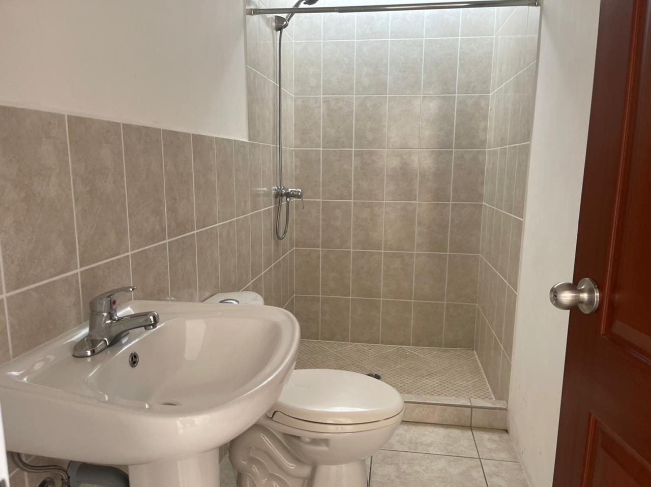 Venta de Casa o Casas, Terrenos, Propiedades, Apartamentos, Inmuebles en Guatemala, zona 11, zona 7, zona 2, zona 18, zona 16, Mixco, Carretera Al Salvador, Fraijanes, Santa Catarina Pinula, Antigua Guatemala, Villa Nueva, Villa Canales, San Miguel Petapa - Venta o Alquiler de Casas En Guatemala