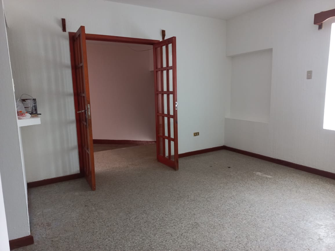 Venta de Casa o Casas, Terrenos, Propiedades, Apartamentos, Inmuebles en Guatemala, zona 11, zona 7, zona 2, zona 18, zona 16, Mixco, Carretera Al Salvador, Fraijanes, Santa Catarina Pinula, Antigua Guatemala, Villa Nueva, Villa Canales, San Miguel Petapa - Venta o Alquiler de Casas En Guatemala