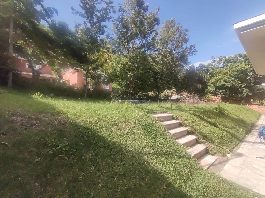 Venta de Casa o Casas, Terrenos, Propiedades, Apartamentos, Inmuebles en Guatemala, zona 11, zona 7, zona 2, zona 18, zona 16, Mixco, Carretera Al Salvador, Fraijanes, Santa Catarina Pinula, Antigua Guatemala, Villa Nueva, Villa Canales, San Miguel Petapa - Venta o Alquiler de Casas En Guatemala