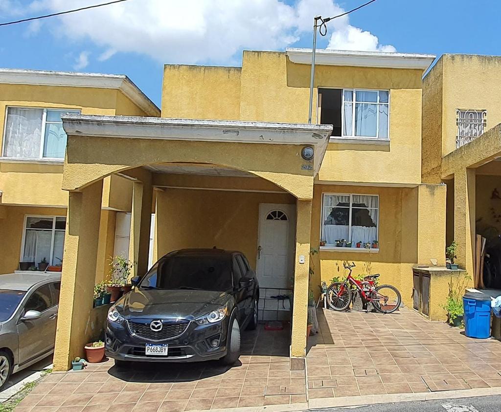 Venta de Casa o Casas, Terrenos, Propiedades, Apartamentos, Inmuebles en Guatemala, zona 11, zona 7, zona 2, zona 18, zona 16, Mixco, Carretera Al Salvador, Fraijanes, Santa Catarina Pinula, Antigua Guatemala, Villa Nueva, Villa Canales, San Miguel Petapa - Venta o Alquiler de Casas En Guatemala