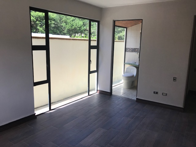 Venta de Casa o Casas, Terrenos, Propiedades, Apartamentos, Inmuebles en Guatemala, zona 11, zona 7, zona 2, zona 18, zona 16, Mixco, Carretera Al Salvador, Fraijanes, Santa Catarina Pinula, Antigua Guatemala, Villa Nueva, Villa Canales, San Miguel Petapa - Venta o Alquiler de Casas En Guatemala