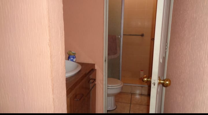 Venta de Casa o Casas, Terrenos, Propiedades, Apartamentos, Inmuebles en Guatemala, zona 11, zona 7, zona 2, zona 18, zona 16, Mixco, Carretera Al Salvador, Fraijanes, Santa Catarina Pinula, Antigua Guatemala, Villa Nueva, Villa Canales, San Miguel Petapa - Venta o Alquiler de Casas En Guatemala