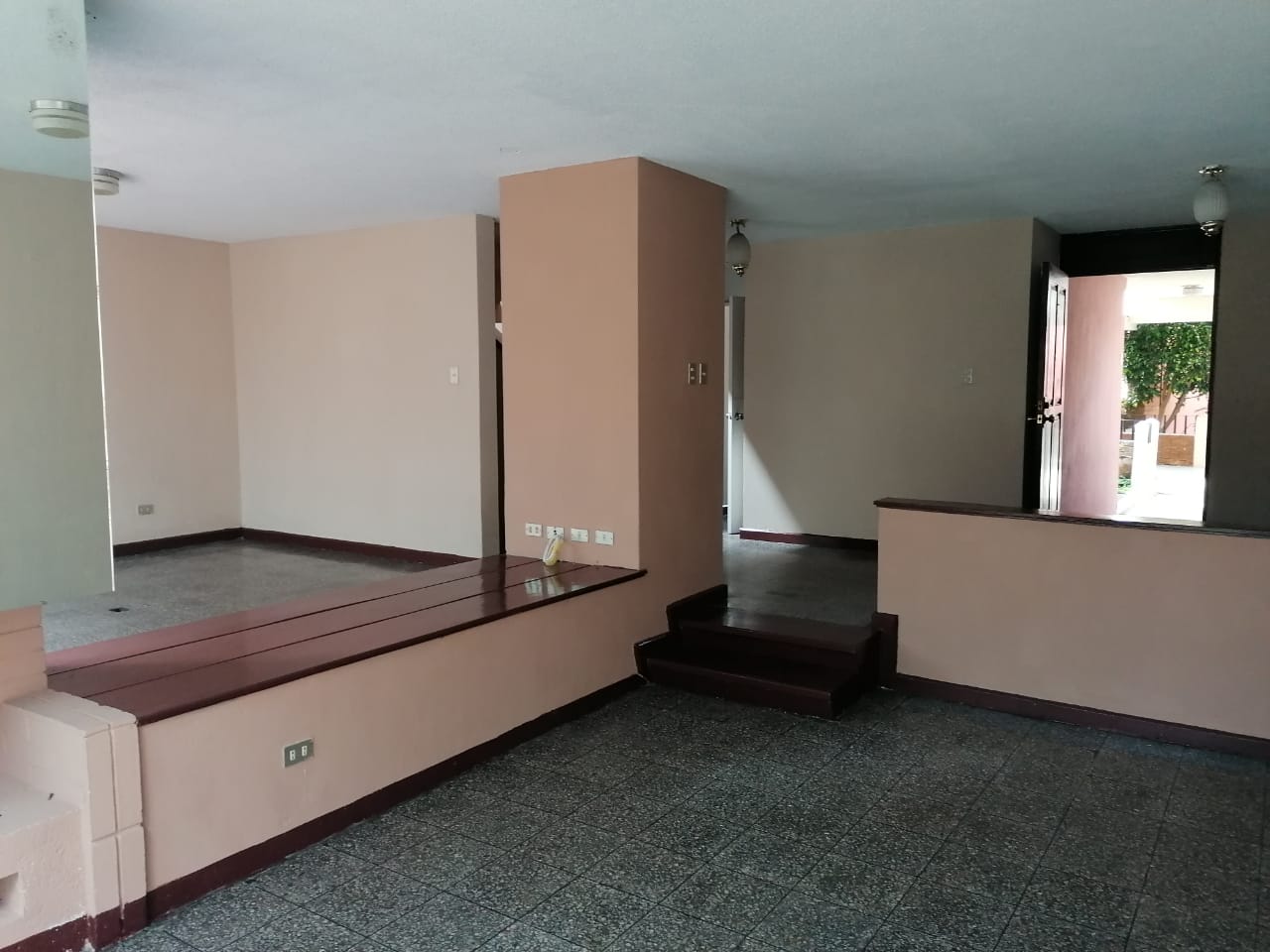 Venta de Casa o Casas, Terrenos, Propiedades, Apartamentos, Inmuebles en Guatemala, zona 11, zona 7, zona 2, zona 18, zona 16, Mixco, Carretera Al Salvador, Fraijanes, Santa Catarina Pinula, Antigua Guatemala, Villa Nueva, Villa Canales, San Miguel Petapa - Venta o Alquiler de Casas En Guatemala