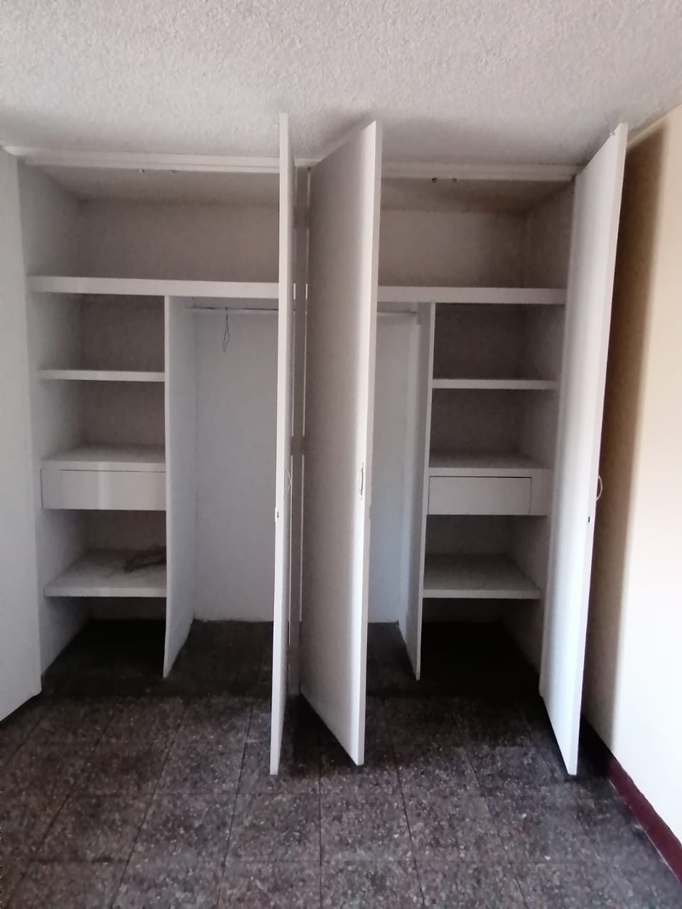 Venta de Casa o Casas, Terrenos, Propiedades, Apartamentos, Inmuebles en Guatemala, zona 11, zona 7, zona 2, zona 18, zona 16, Mixco, Carretera Al Salvador, Fraijanes, Santa Catarina Pinula, Antigua Guatemala, Villa Nueva, Villa Canales, San Miguel Petapa - Venta o Alquiler de Casas En Guatemala