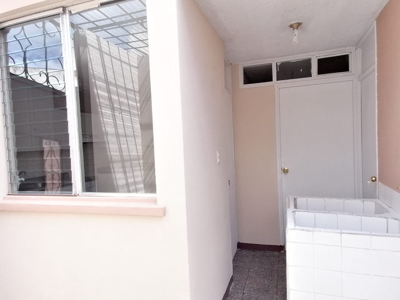 Venta de Casa o Casas, Terrenos, Propiedades, Apartamentos, Inmuebles en Guatemala, zona 11, zona 7, zona 2, zona 18, zona 16, Mixco, Carretera Al Salvador, Fraijanes, Santa Catarina Pinula, Antigua Guatemala, Villa Nueva, Villa Canales, San Miguel Petapa - Venta o Alquiler de Casas En Guatemala