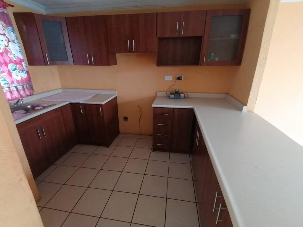 Venta de Casa o Casas, Terrenos, Propiedades, Apartamentos, Inmuebles en Guatemala, zona 11, zona 7, zona 2, zona 18, zona 16, Mixco, Carretera Al Salvador, Fraijanes, Santa Catarina Pinula, Antigua Guatemala, Villa Nueva, Villa Canales, San Miguel Petapa - Venta o Alquiler de Casas En Guatemala