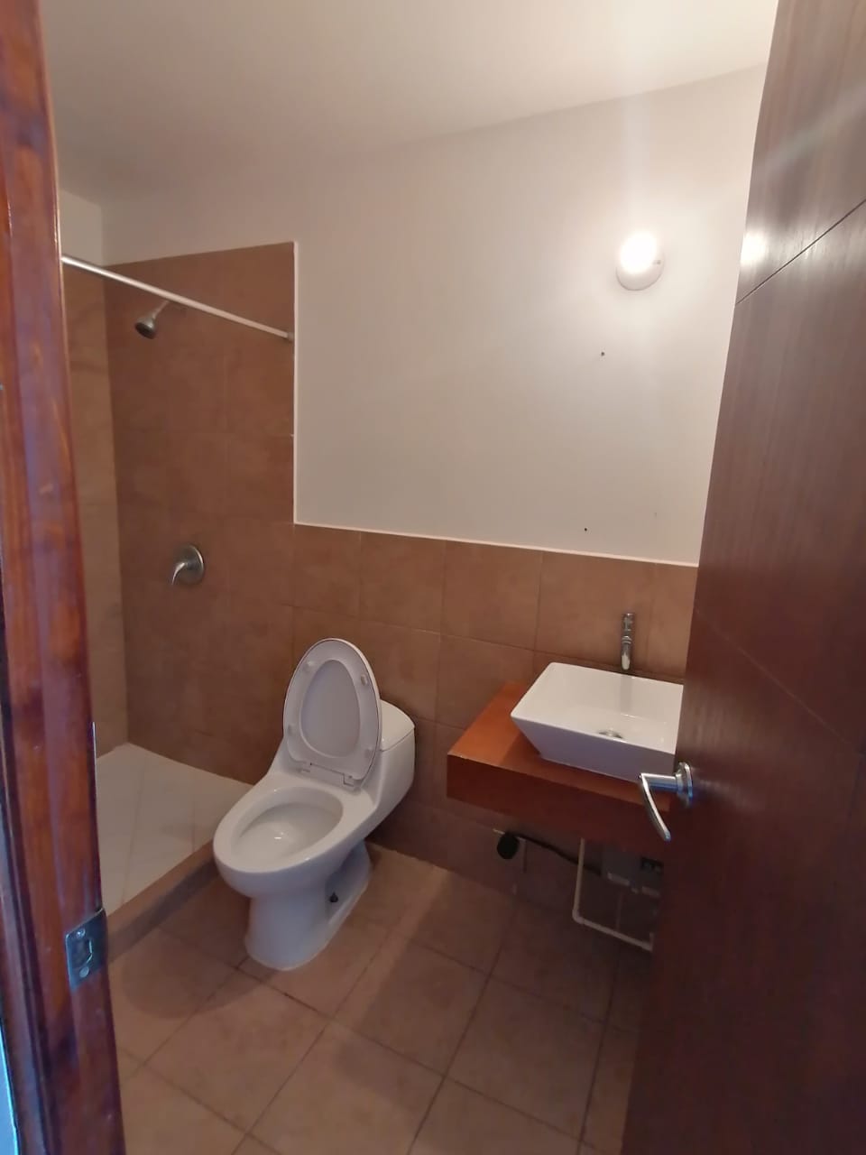 Venta de Casa o Casas, Terrenos, Propiedades, Apartamentos, Inmuebles en Guatemala, zona 11, zona 7, zona 2, zona 18, zona 16, Mixco, Carretera Al Salvador, Fraijanes, Santa Catarina Pinula, Antigua Guatemala, Villa Nueva, Villa Canales, San Miguel Petapa - Venta o Alquiler de Casas En Guatemala