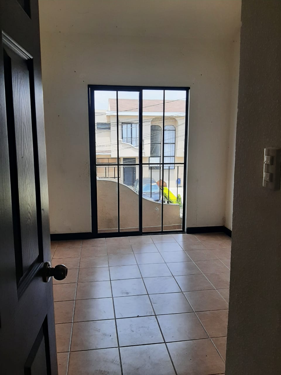 Venta de Casa o Casas, Terrenos, Propiedades, Apartamentos, Inmuebles en Guatemala, zona 11, zona 7, zona 2, zona 18, zona 16, Mixco, Carretera Al Salvador, Fraijanes, Santa Catarina Pinula, Antigua Guatemala, Villa Nueva, Villa Canales, San Miguel Petapa - Venta o Alquiler de Casas En Guatemala