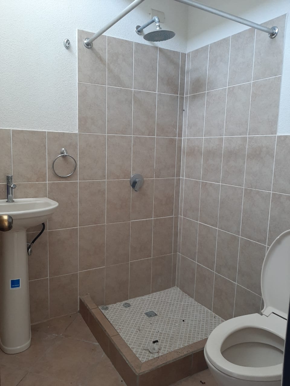 Venta de Casa o Casas, Terrenos, Propiedades, Apartamentos, Inmuebles en Guatemala, zona 11, zona 7, zona 2, zona 18, zona 16, Mixco, Carretera Al Salvador, Fraijanes, Santa Catarina Pinula, Antigua Guatemala, Villa Nueva, Villa Canales, San Miguel Petapa - Venta o Alquiler de Casas En Guatemala