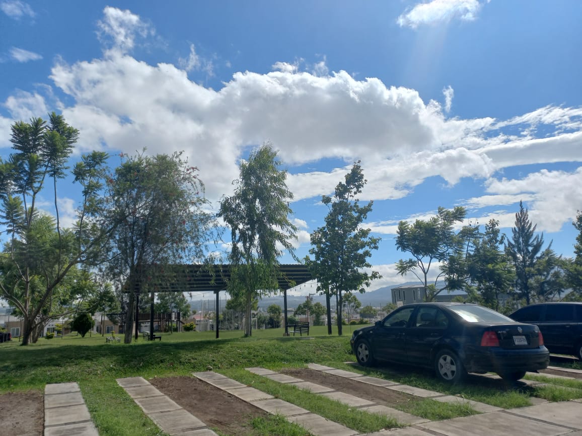 Venta de Casa o Casas, Terrenos, Propiedades, Apartamentos, Inmuebles en Guatemala, zona 11, zona 7, zona 2, zona 18, zona 16, Mixco, Carretera Al Salvador, Fraijanes, Santa Catarina Pinula, Antigua Guatemala, Villa Nueva, Villa Canales, San Miguel Petapa - Venta o Alquiler de Casas En Guatemala