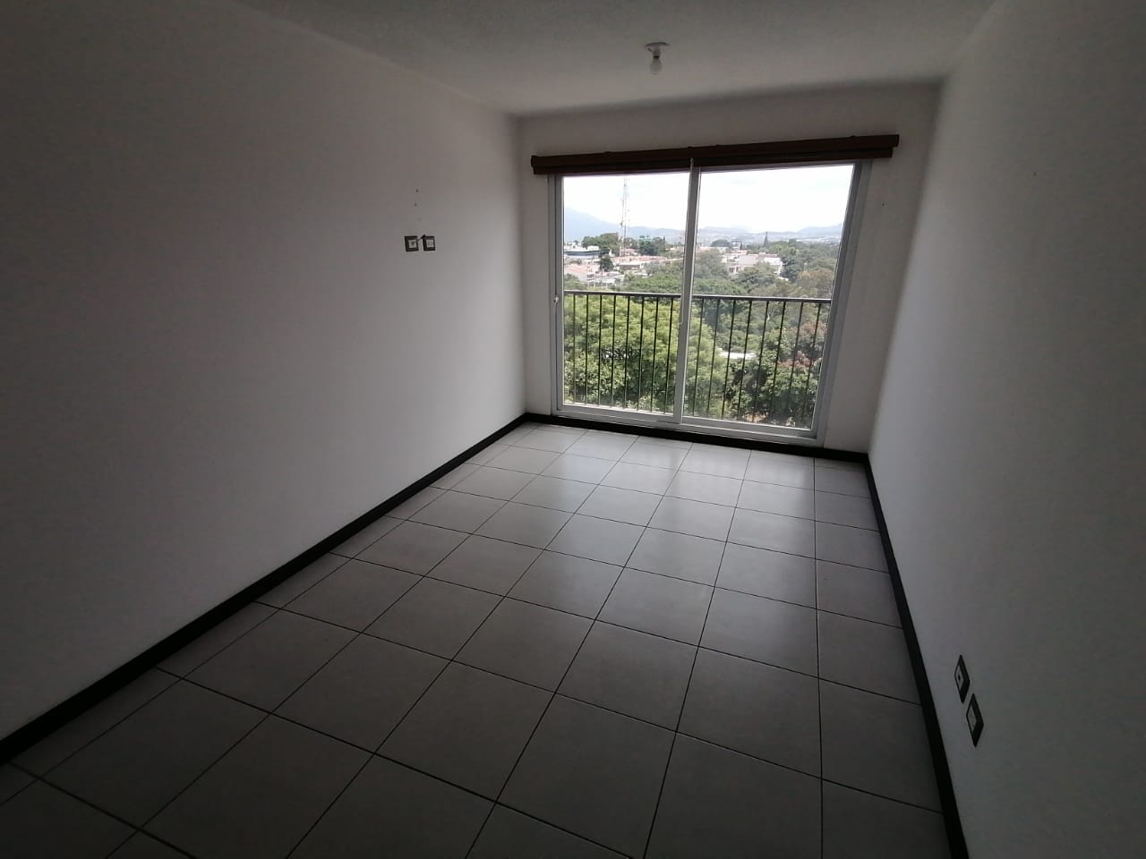 Venta de Casa o Casas, Terrenos, Propiedades, Apartamentos, Inmuebles en Guatemala, zona 11, zona 7, zona 2, zona 18, zona 16, Mixco, Carretera Al Salvador, Fraijanes, Santa Catarina Pinula, Antigua Guatemala, Villa Nueva, Villa Canales, San Miguel Petapa - Venta o Alquiler de Casas En Guatemala