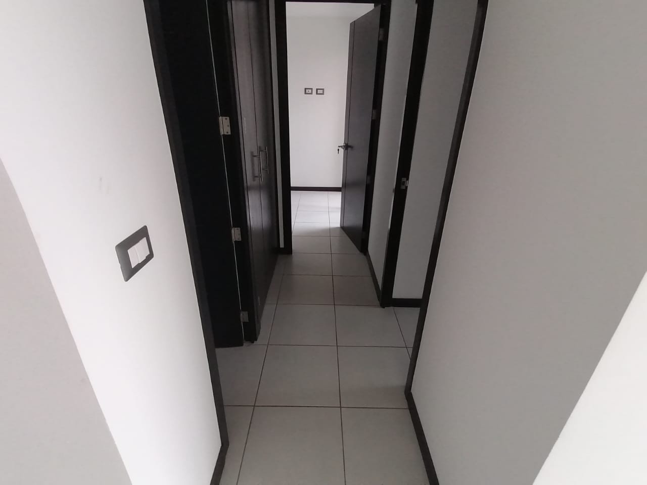 Venta de Casa o Casas, Terrenos, Propiedades, Apartamentos, Inmuebles en Guatemala, zona 11, zona 7, zona 2, zona 18, zona 16, Mixco, Carretera Al Salvador, Fraijanes, Santa Catarina Pinula, Antigua Guatemala, Villa Nueva, Villa Canales, San Miguel Petapa - Venta o Alquiler de Casas En Guatemala