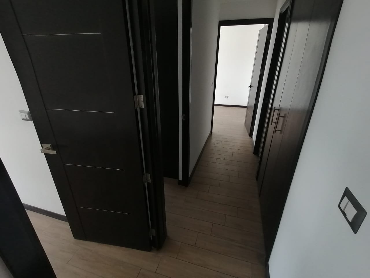 Venta de Casa o Casas, Terrenos, Propiedades, Apartamentos, Inmuebles en Guatemala, zona 11, zona 7, zona 2, zona 18, zona 16, Mixco, Carretera Al Salvador, Fraijanes, Santa Catarina Pinula, Antigua Guatemala, Villa Nueva, Villa Canales, San Miguel Petapa - Venta o Alquiler de Casas En Guatemala