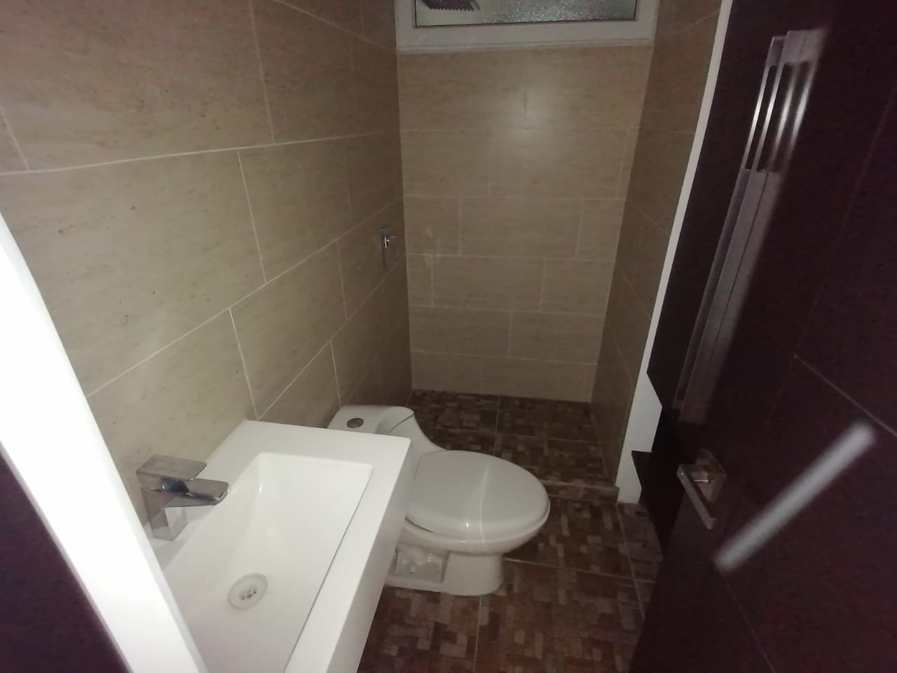 Venta de Casa o Casas, Terrenos, Propiedades, Apartamentos, Inmuebles en Guatemala, zona 11, zona 7, zona 2, zona 18, zona 16, Mixco, Carretera Al Salvador, Fraijanes, Santa Catarina Pinula, Antigua Guatemala, Villa Nueva, Villa Canales, San Miguel Petapa - Venta o Alquiler de Casas En Guatemala