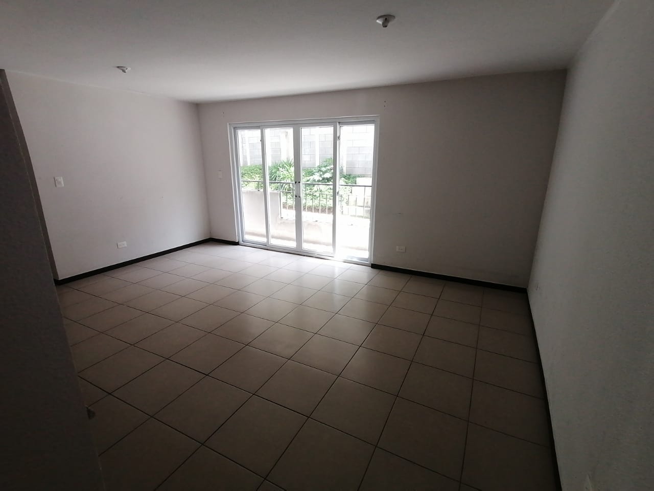 Venta de Casa o Casas, Terrenos, Propiedades, Apartamentos, Inmuebles en Guatemala, zona 11, zona 7, zona 2, zona 18, zona 16, Mixco, Carretera Al Salvador, Fraijanes, Santa Catarina Pinula, Antigua Guatemala, Villa Nueva, Villa Canales, San Miguel Petapa - Venta o Alquiler de Casas En Guatemala