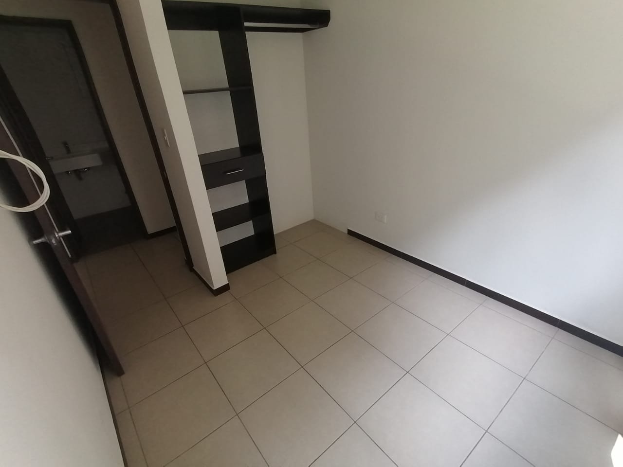 Venta de Casa o Casas, Terrenos, Propiedades, Apartamentos, Inmuebles en Guatemala, zona 11, zona 7, zona 2, zona 18, zona 16, Mixco, Carretera Al Salvador, Fraijanes, Santa Catarina Pinula, Antigua Guatemala, Villa Nueva, Villa Canales, San Miguel Petapa - Venta o Alquiler de Casas En Guatemala