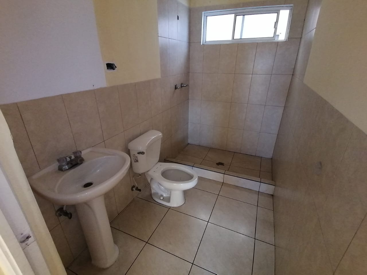 Venta de Casa o Casas, Terrenos, Propiedades, Apartamentos, Inmuebles en Guatemala, zona 11, zona 7, zona 2, zona 18, zona 16, Mixco, Carretera Al Salvador, Fraijanes, Santa Catarina Pinula, Antigua Guatemala, Villa Nueva, Villa Canales, San Miguel Petapa - Venta o Alquiler de Casas En Guatemala