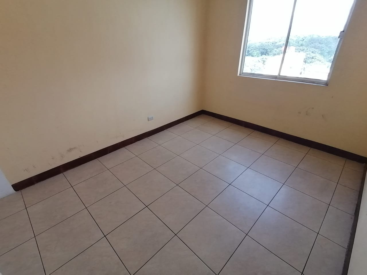 Venta de Casa o Casas, Terrenos, Propiedades, Apartamentos, Inmuebles en Guatemala, zona 11, zona 7, zona 2, zona 18, zona 16, Mixco, Carretera Al Salvador, Fraijanes, Santa Catarina Pinula, Antigua Guatemala, Villa Nueva, Villa Canales, San Miguel Petapa - Venta o Alquiler de Casas En Guatemala