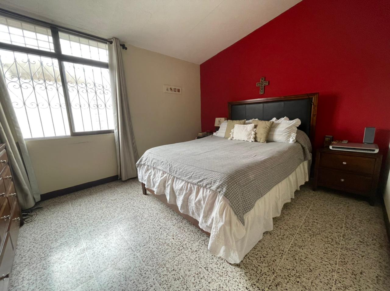 Venta de Casa o Casas, Terrenos, Propiedades, Apartamentos, Inmuebles en Guatemala, zona 11, zona 7, zona 2, zona 18, zona 16, Mixco, Carretera Al Salvador, Fraijanes, Santa Catarina Pinula, Antigua Guatemala, Villa Nueva, Villa Canales, San Miguel Petapa - Venta o Alquiler de Casas En Guatemala