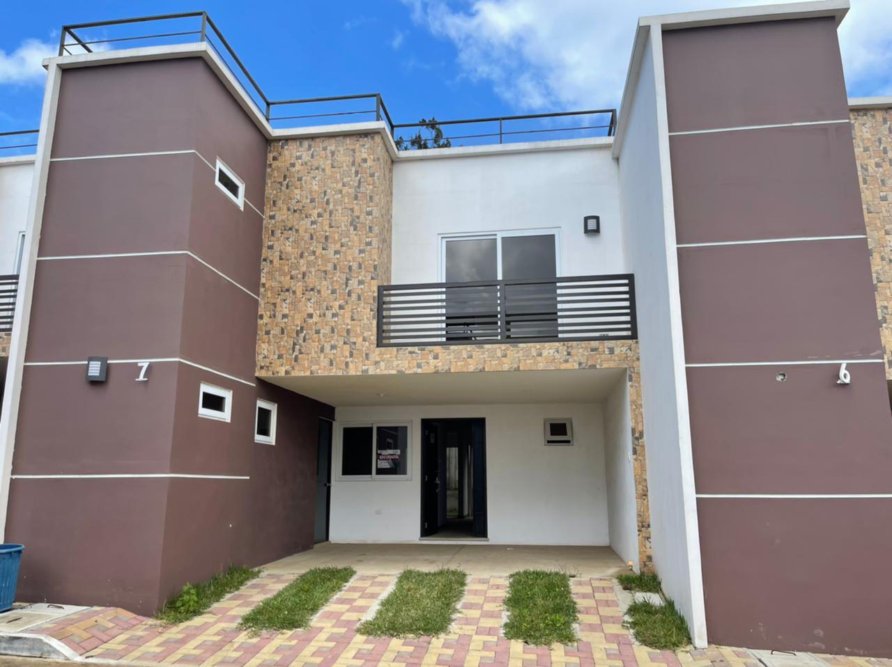 Venta de Casa o Casas, Terrenos, Propiedades, Apartamentos, Inmuebles en Guatemala, zona 11, zona 7, zona 2, zona 18, zona 16, Mixco, Carretera Al Salvador, Fraijanes, Santa Catarina Pinula, Antigua Guatemala, Villa Nueva, Villa Canales, San Miguel Petapa - Venta o Alquiler de Casas En Guatemala