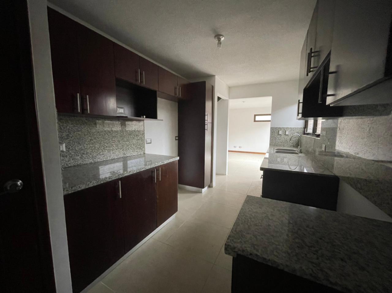 Venta de Casa o Casas, Terrenos, Propiedades, Apartamentos, Inmuebles en Guatemala, zona 11, zona 7, zona 2, zona 18, zona 16, Mixco, Carretera Al Salvador, Fraijanes, Santa Catarina Pinula, Antigua Guatemala, Villa Nueva, Villa Canales, San Miguel Petapa - Venta o Alquiler de Casas En Guatemala