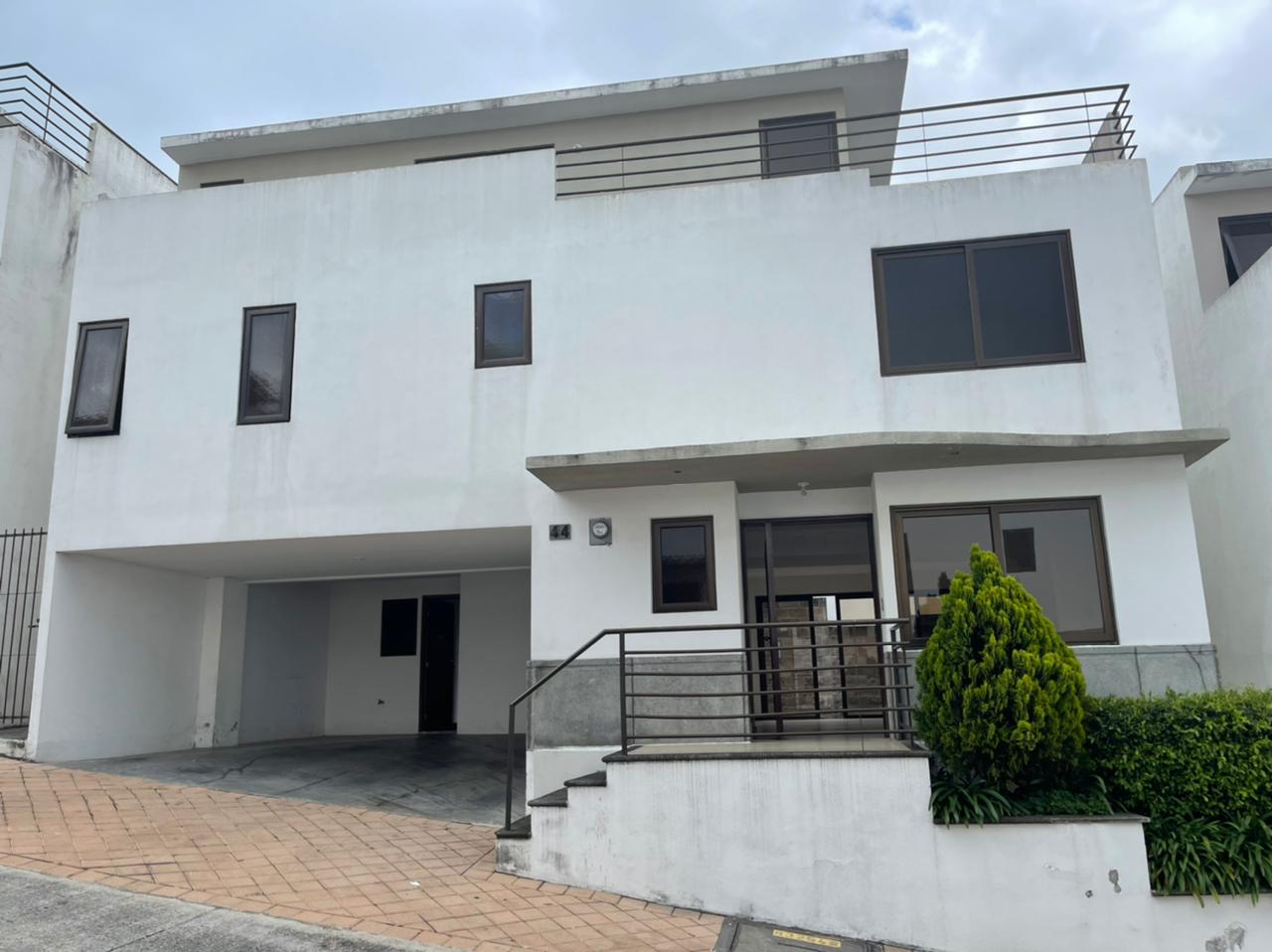 Venta de Casa o Casas, Terrenos, Propiedades, Apartamentos, Inmuebles en Guatemala, zona 11, zona 7, zona 2, zona 18, zona 16, Mixco, Carretera Al Salvador, Fraijanes, Santa Catarina Pinula, Antigua Guatemala, Villa Nueva, Villa Canales, San Miguel Petapa - Venta o Alquiler de Casas En Guatemala