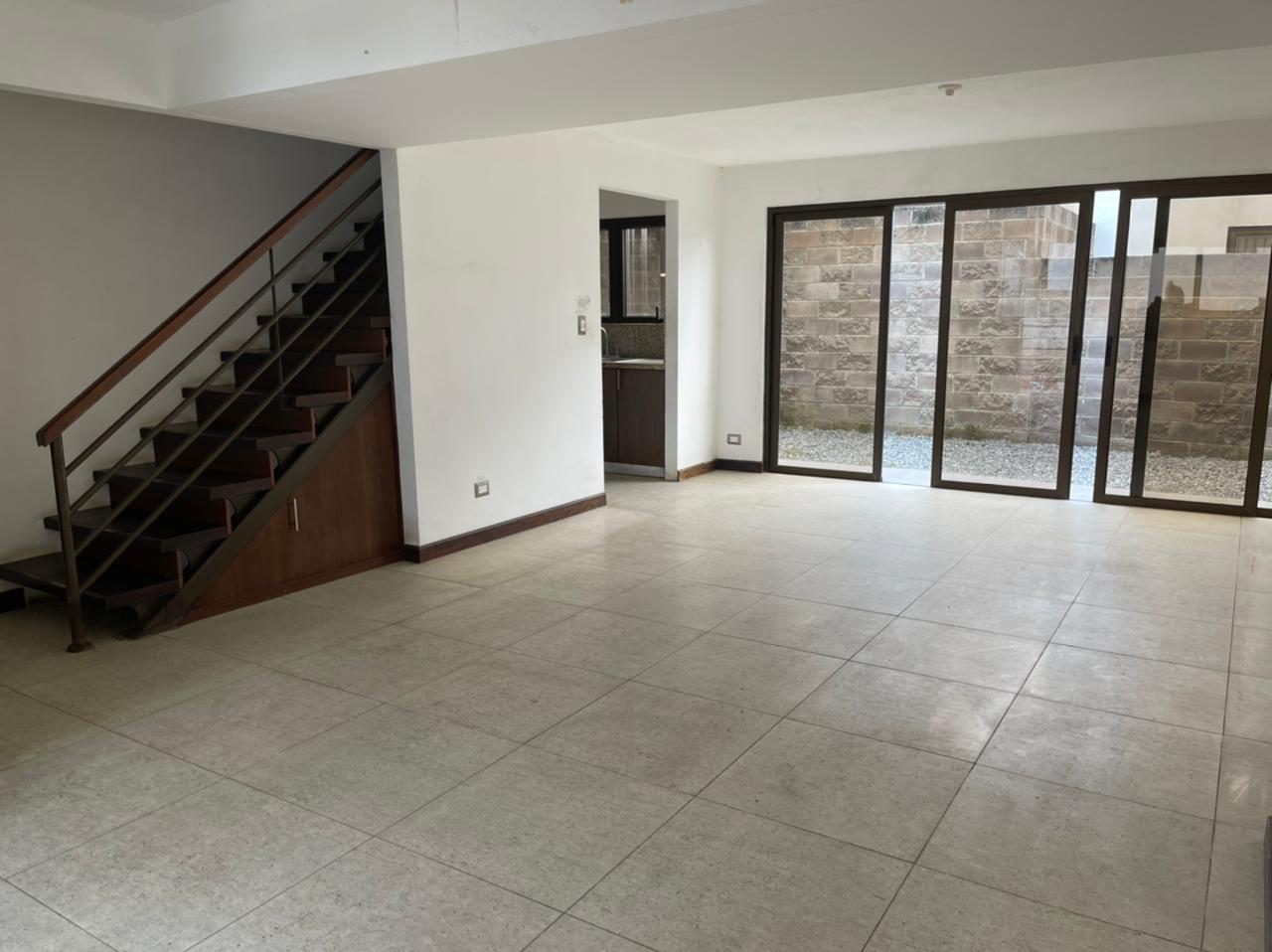 Venta de Casa o Casas, Terrenos, Propiedades, Apartamentos, Inmuebles en Guatemala, zona 11, zona 7, zona 2, zona 18, zona 16, Mixco, Carretera Al Salvador, Fraijanes, Santa Catarina Pinula, Antigua Guatemala, Villa Nueva, Villa Canales, San Miguel Petapa - Venta o Alquiler de Casas En Guatemala