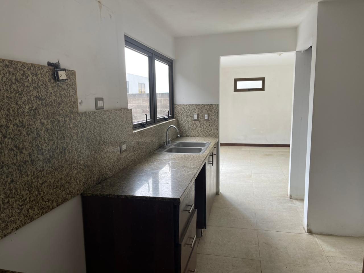 Venta de Casa o Casas, Terrenos, Propiedades, Apartamentos, Inmuebles en Guatemala, zona 11, zona 7, zona 2, zona 18, zona 16, Mixco, Carretera Al Salvador, Fraijanes, Santa Catarina Pinula, Antigua Guatemala, Villa Nueva, Villa Canales, San Miguel Petapa - Venta o Alquiler de Casas En Guatemala