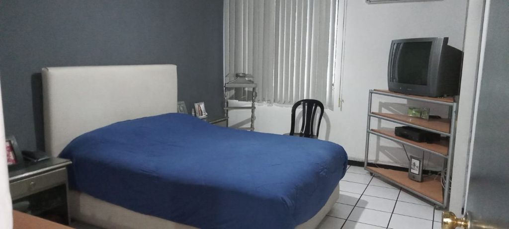 Venta de Casa o Casas, Terrenos, Propiedades, Apartamentos, Inmuebles en Guatemala, zona 11, zona 7, zona 2, zona 18, zona 16, Mixco, Carretera Al Salvador, Fraijanes, Santa Catarina Pinula, Antigua Guatemala, Villa Nueva, Villa Canales, San Miguel Petapa - Venta o Alquiler de Casas En Guatemala