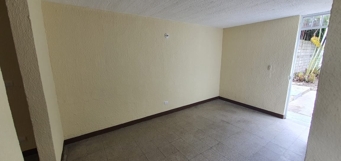 Venta de Casa o Casas, Terrenos, Propiedades, Apartamentos, Inmuebles en Guatemala, zona 11, zona 7, zona 2, zona 18, zona 16, Mixco, Carretera Al Salvador, Fraijanes, Santa Catarina Pinula, Antigua Guatemala, Villa Nueva, Villa Canales, San Miguel Petapa - Venta o Alquiler de Casas En Guatemala