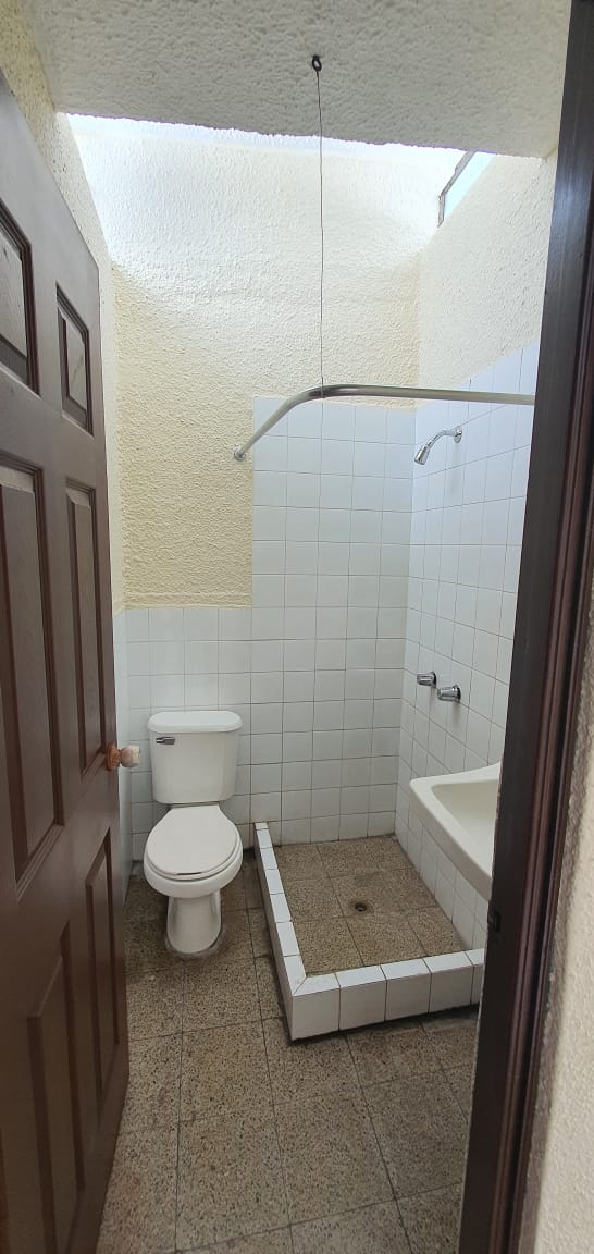 Venta de Casa o Casas, Terrenos, Propiedades, Apartamentos, Inmuebles en Guatemala, zona 11, zona 7, zona 2, zona 18, zona 16, Mixco, Carretera Al Salvador, Fraijanes, Santa Catarina Pinula, Antigua Guatemala, Villa Nueva, Villa Canales, San Miguel Petapa - Venta o Alquiler de Casas En Guatemala