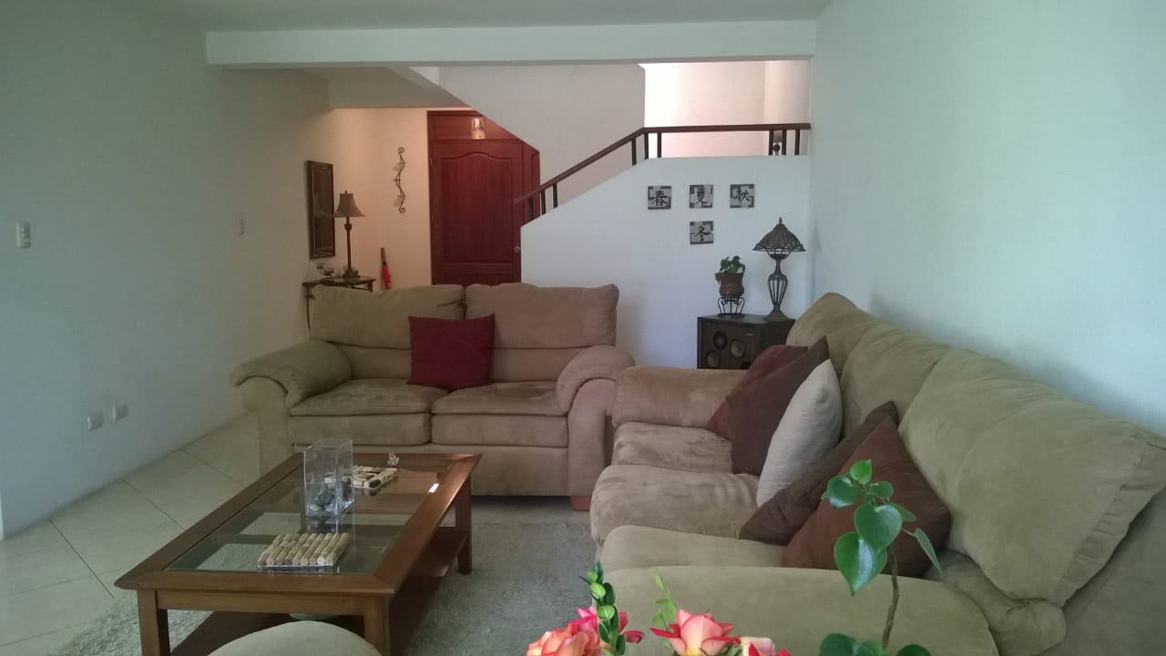 Venta de Casa o Casas, Terrenos, Propiedades, Apartamentos, Inmuebles en Guatemala, zona 11, zona 7, zona 2, zona 18, zona 16, Mixco, Carretera Al Salvador, Fraijanes, Santa Catarina Pinula, Antigua Guatemala, Villa Nueva, Villa Canales, San Miguel Petapa - Venta o Alquiler de Casas En Guatemala