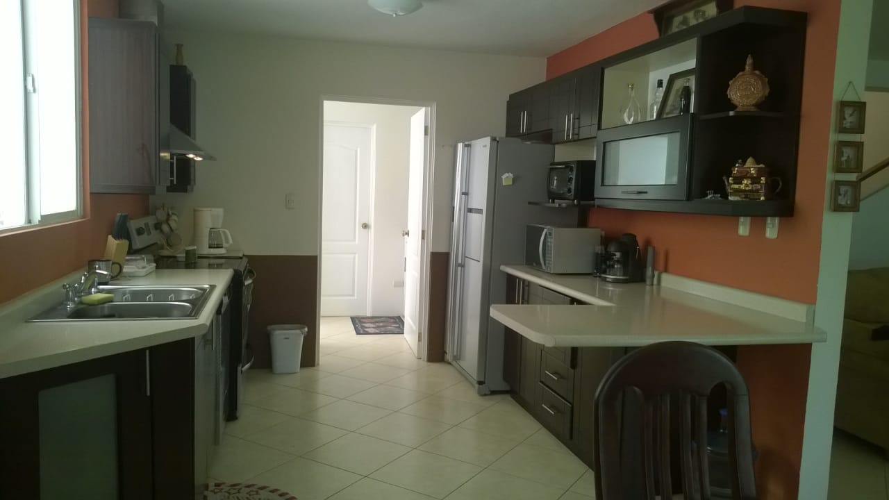 Venta de Casa o Casas, Terrenos, Propiedades, Apartamentos, Inmuebles en Guatemala, zona 11, zona 7, zona 2, zona 18, zona 16, Mixco, Carretera Al Salvador, Fraijanes, Santa Catarina Pinula, Antigua Guatemala, Villa Nueva, Villa Canales, San Miguel Petapa - Venta o Alquiler de Casas En Guatemala