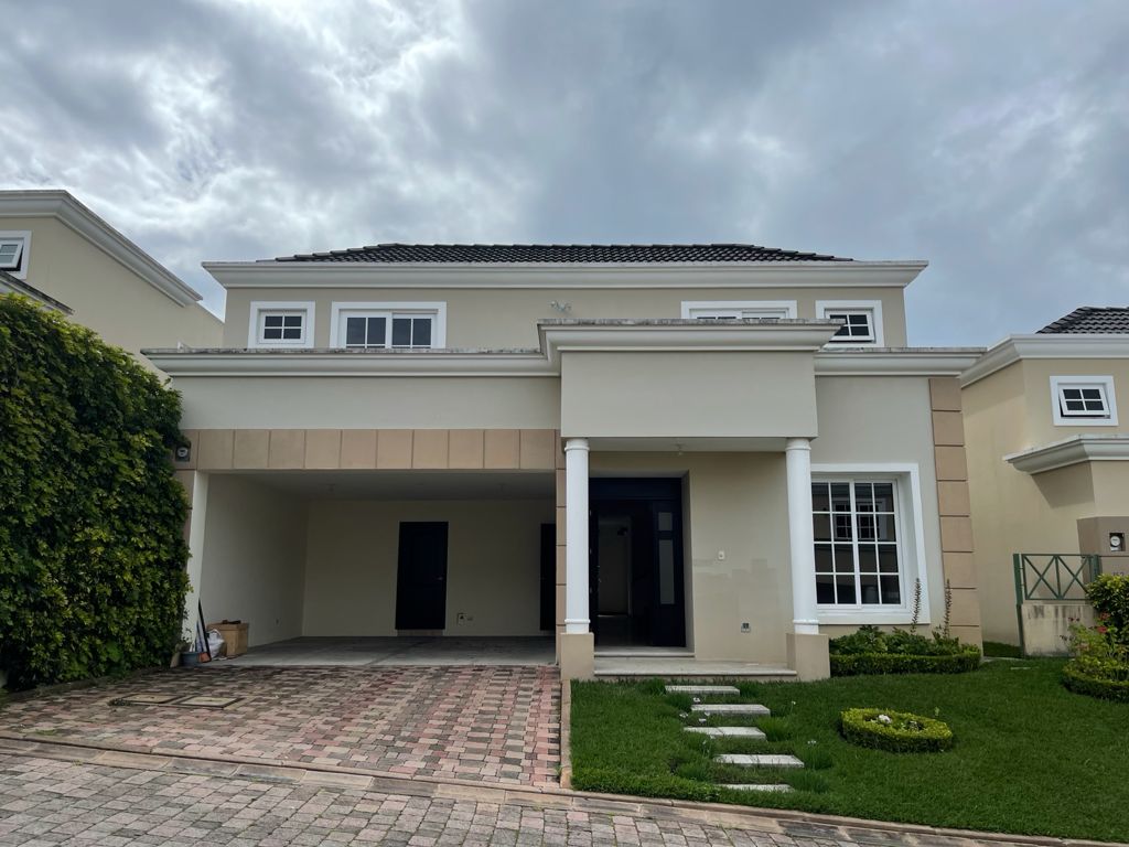 Venta de Casa o Casas, Terrenos, Propiedades, Apartamentos, Inmuebles en Guatemala, zona 11, zona 7, zona 2, zona 18, zona 16, Mixco, Carretera Al Salvador, Fraijanes, Santa Catarina Pinula, Antigua Guatemala, Villa Nueva, Villa Canales, San Miguel Petapa - Venta o Alquiler de Casas En Guatemala